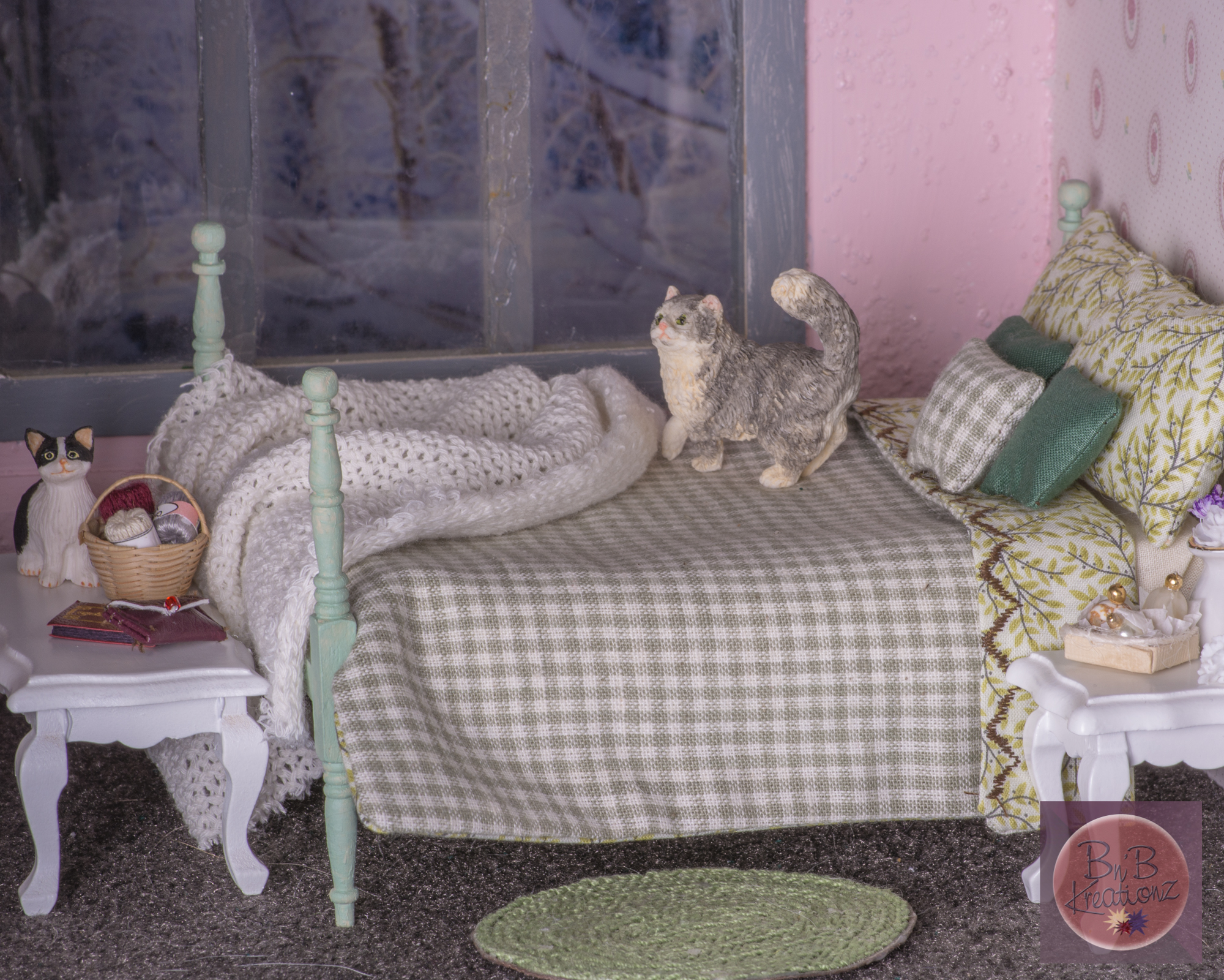 miniature bedding-F- green check & vines -2024